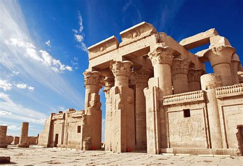 Templo de Kom Ombo: Một Kiệt Tác Vẽ Tranh bằng Đá của Thời kỳ Ptolemaic!